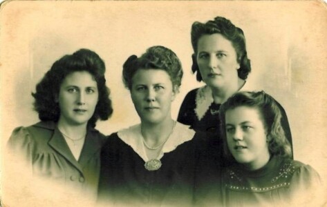 Groepsportret zussen Bakker